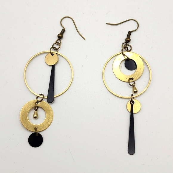 🔥Elegant Gold and Black Dangling/Hoop Earrings🔥 - Picture 2 of 3